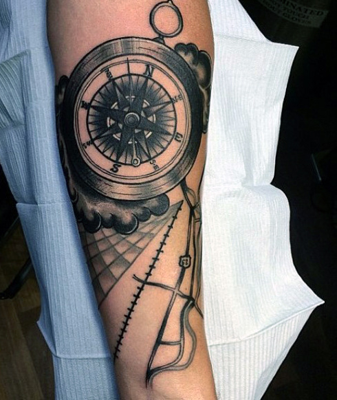 70 Kompass Tattoo Designs für Männer - eine Erkundung der Ideen  