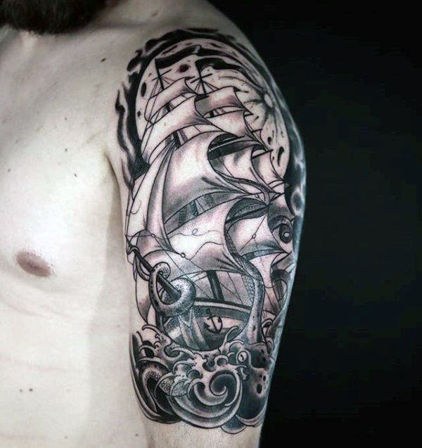 60 traditionelle Schiff Tattoo Designs für Männer - nautische Tinte Ideen  