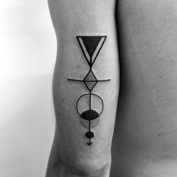 50 Trizeps Tattoos für Männer - Maskuline Design-Ideen  