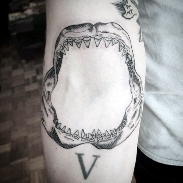 60 Shark Jaw Tattoo Designs für Männer - ein Biss Tinte Ideen  