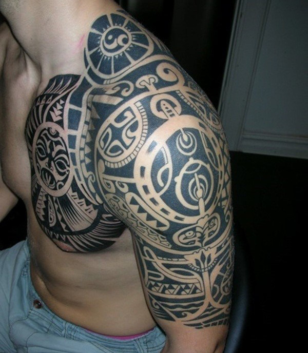 50 Tribal Sun Tattoo Designs für Männer - schwarze Tinte Strahlen  