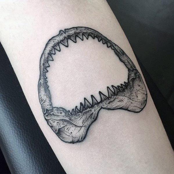 60 Shark Jaw Tattoo Designs für Männer - ein Biss Tinte Ideen  