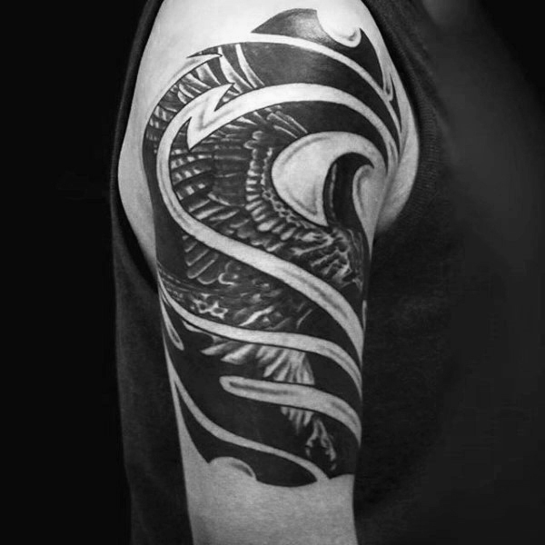 90 Falcon Tattoo Designs für Männer - geflügelte Tinte Ideen  