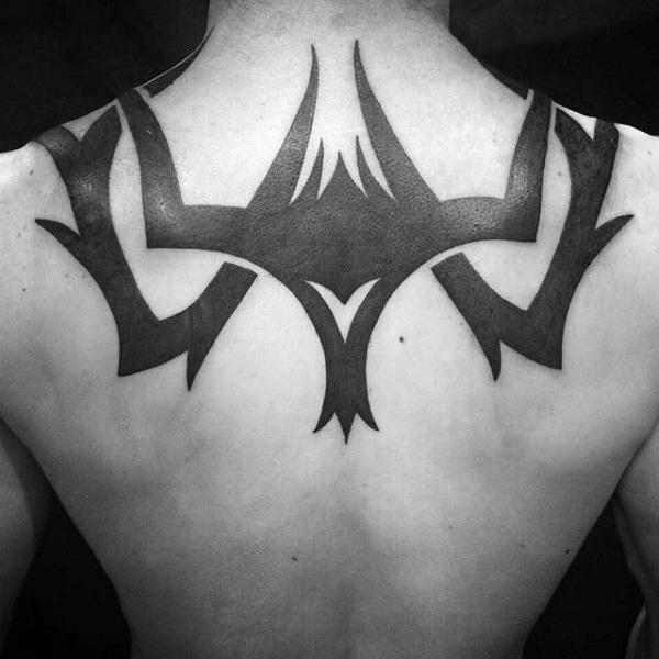 50 Upper Back Tattoos für Männer - Masculine Ink Design-Ideen  