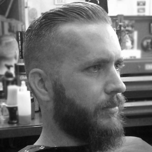 Kamm über verblassen Haarschnitt für Männer - 40 männliche Frisuren  