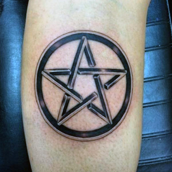 50 Pentagramm Tattoo-Designs für Männer - fünf Spitzen Star Ideen  