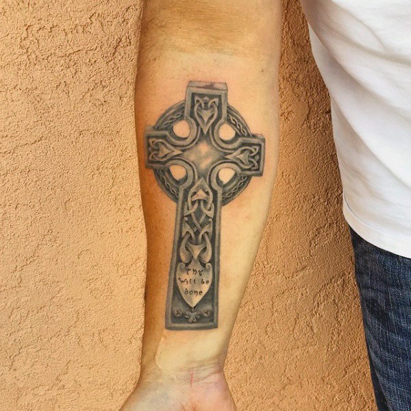 100 keltisches Kreuz Tattoos für Männer - alte Symbol Design-Ideen  