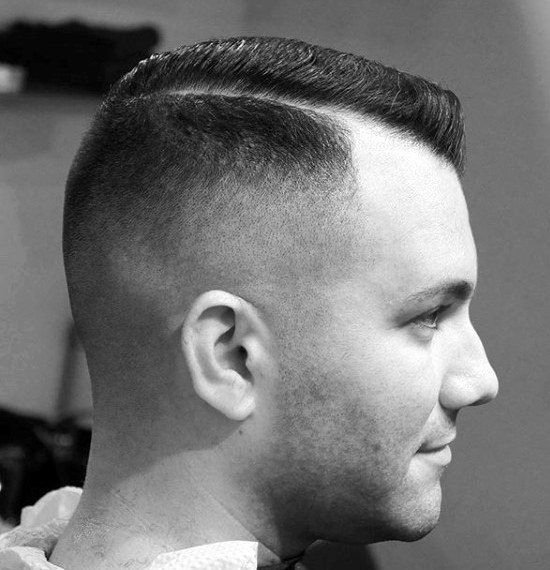 Kamm über Haarschnitt für Männer - 40 klassische männliche Frisuren  