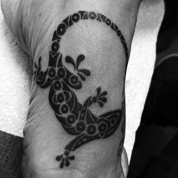 50 Gecko Tattoo Designs für Männer - Reptil-Tinte Ideen  