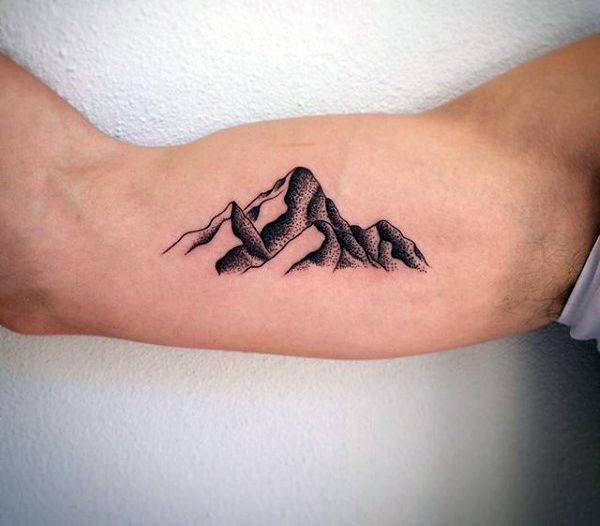 40 Mountain Tattoo Designs für Männer - Klettern bis zum höchsten Gipfel  