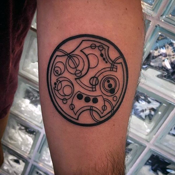 40 Gallifreyan Tattoo Designs für Männer - Doctor Who Ink Ideen  