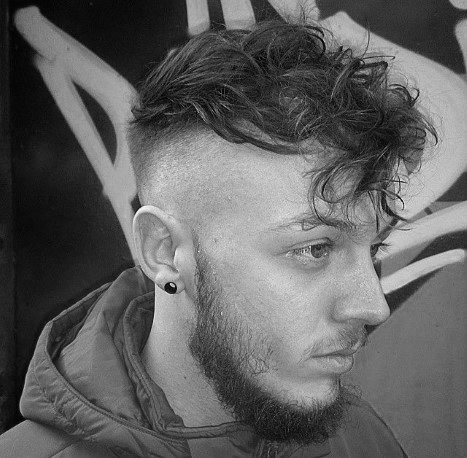 20 lockige Undercut Haircuts für Männer - schneidet mit Spulen und Knicken  