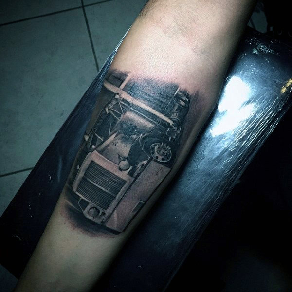 60 Truck Tattoos für Männer - Vintage und Big Rig Ink Design-Ideen  