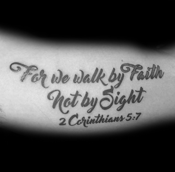 20 Weg durch den Glauben nicht durch Anblick Tätowierungs-Entwurfs-Ideen für Männer - Korinther-5: 7 Tinte  