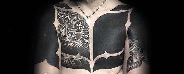 70 alle schwarzen Tattoos für Männer - Blackout Design-Ideen - Mann
