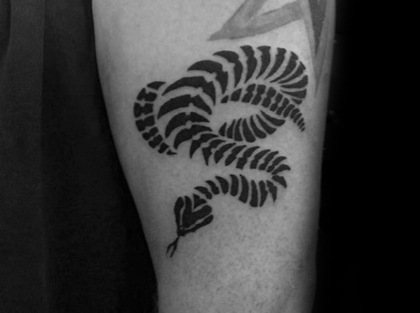 20 Tribal Snake Tattoo Designs für Männer - Serpentin Tinte Ideen  