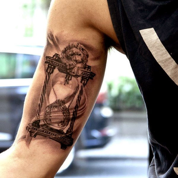 60 Sanduhr Tattoo-Designs für Männer - Die ewige Passage der Zeit  