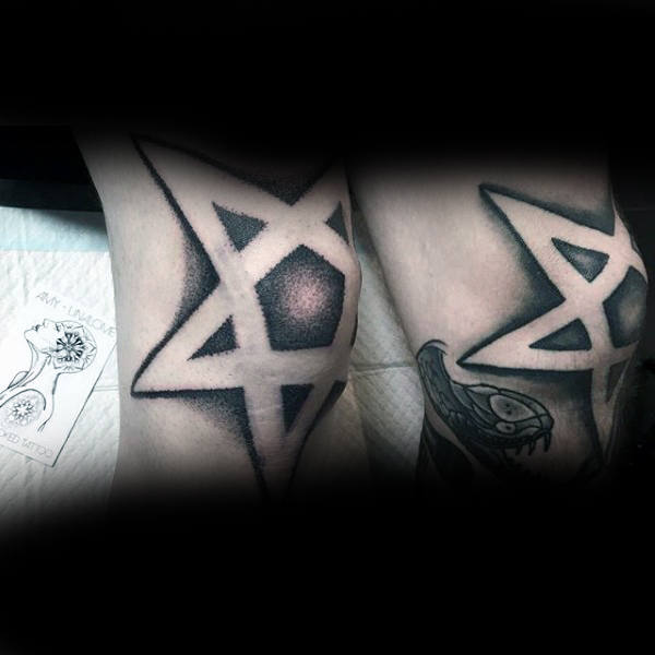 50 Pentagramm Tattoo-Designs für Männer - fünf Spitzen Star Ideen  