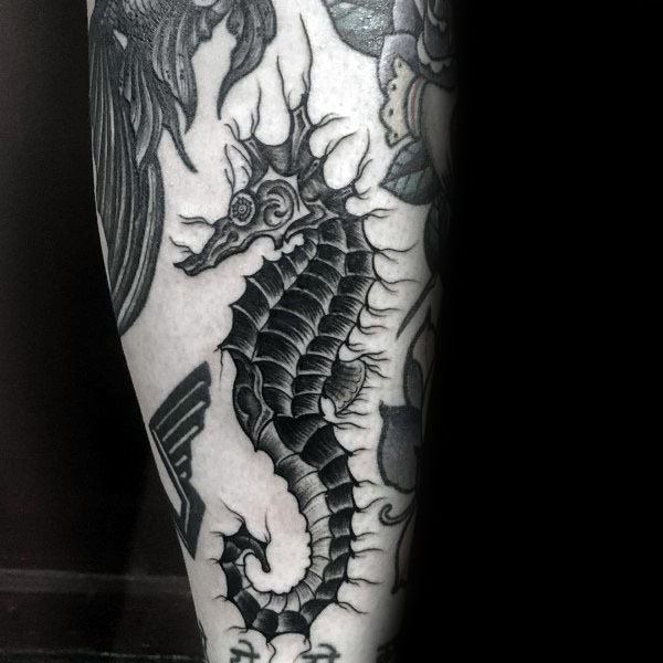 60 Seahorse Tattoos für Männer - nautische Design-Ideen  