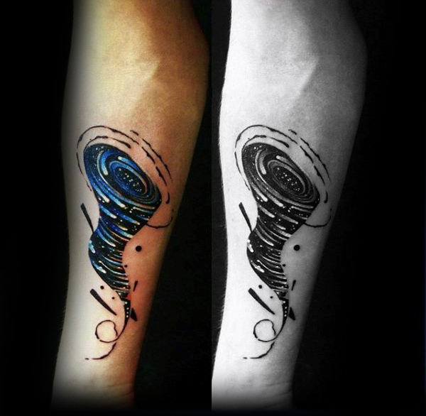 40 Tornado Tattoo Designs für Männer - Cool Cyclone Ink Ideen  