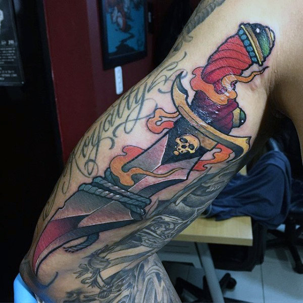 90 Dolch Tattoo Designs für Männer - Bladed Ink Ideen  