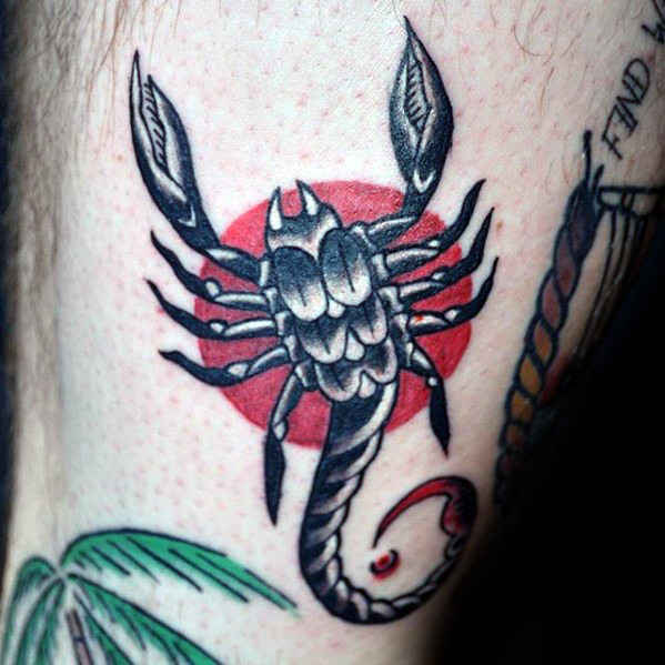 60 traditionelle Skorpion Tattoo Designs für Männer - ein Stich der alten Schule  