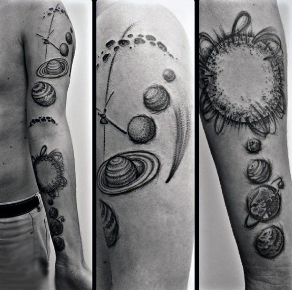 40 Sonnensystem Tattoo-Designs für Männer - Astronomie-Tinte  