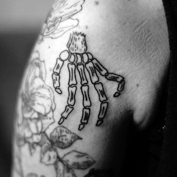 70 Knochen Tattoo Designs für Männer - Skeletttinten Ideen  