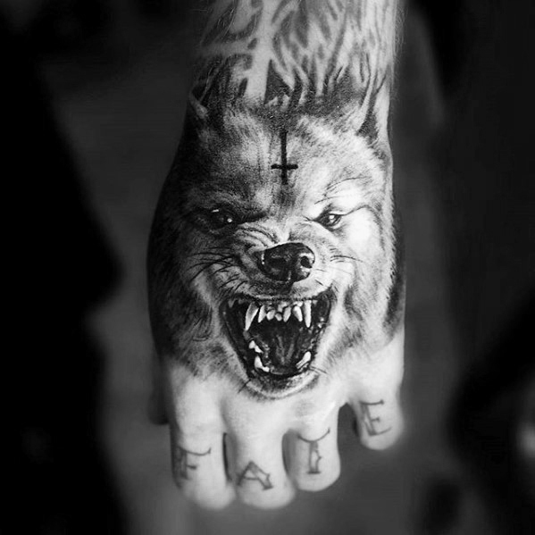 50 Badass Hand Tattoos für Männer - Maskuline Design-Ideen  