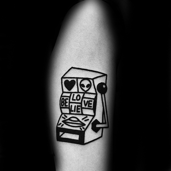 30 Slot Machine Tattoo Designs für Männer - Jackpot Ink Ideen  