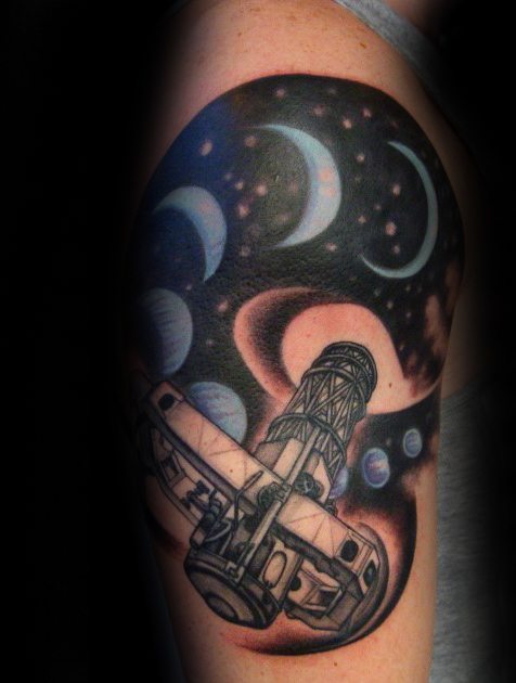 40 Teleskop Tattoo Designs für Männer - Stargazing Ink Ideen  