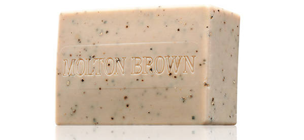 Grooming mit der Hautpflege-Kollektion von Molton Brown Black Pepper Männer  