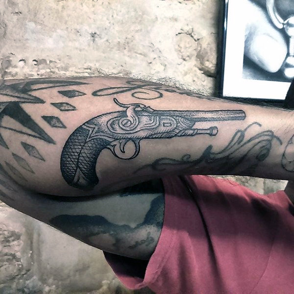 80 Pistol Tattoos für Männer - Manly Sidearm Designs  