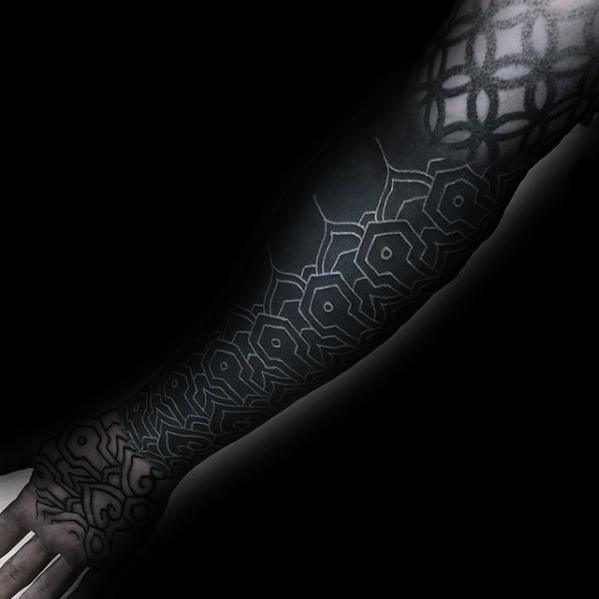 70 alle schwarzen Tattoos für Männer - Blackout Design-Ideen  