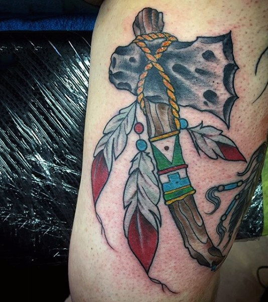 70 Tomahawk Tattoo Designs für Männer - American Indian Axe Ideen  