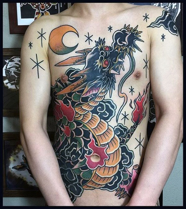 40 Dragon Chest Tattoo Designs für Männer - Mythische Monstertinte Ideen  