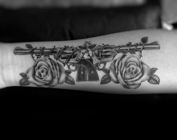 40 Guns And Roses Tattoo Designs für Männer - Hard Rock Band Ink Ideen  