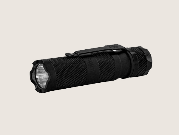Top 30 besten EDC Taschenlampen für Männer - jeden Tag tragen Beleuchtung  