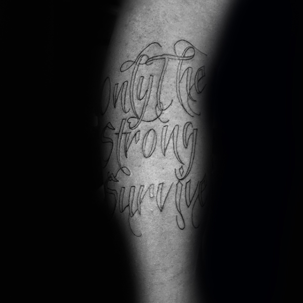 40 nur die starken überleben Tattoos für Männer - Motto Design-Ideen  