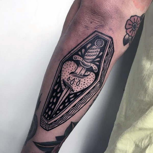 70 traditionelle Dolch Tattoo Designs für Männer - scharfe Tinte Ideen  