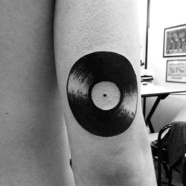 50 Vinyl Record Tattoo Designs für Männer - lange Tinte Ideen spielen  