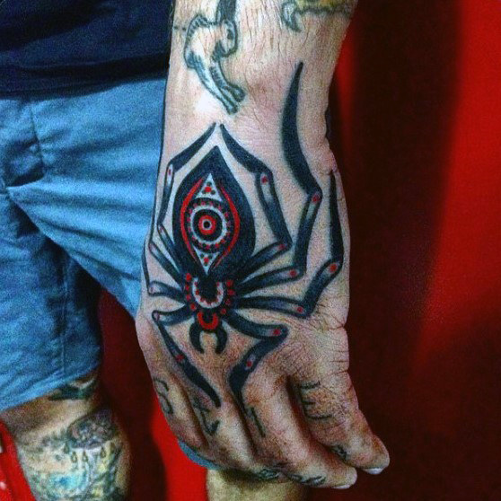 50 traditionelle Spinnen Tattoo Designs für Männer - Webs of Old School Ideen  