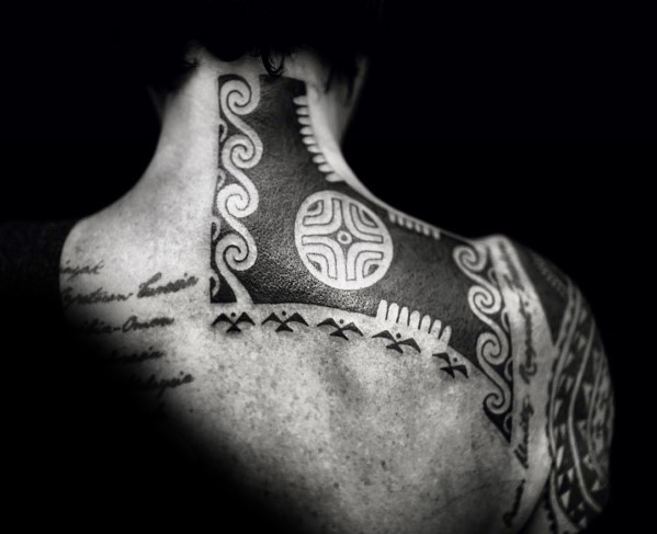 40 Tribal Neck Tattoos für Männer - Manly Ink Ideen  
