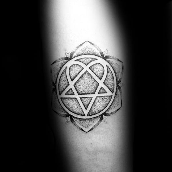30 Heartagram Tattoo Designs für Männer - Symbolic Ink Ideas  