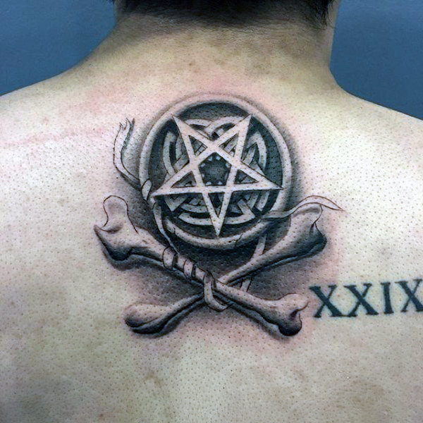 50 Pentagramm Tattoo-Designs für Männer - fünf Spitzen Star Ideen  