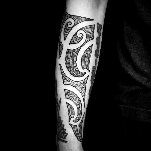 60 Tribal Unterarm Tattoos für Männer - Manly Ink Design-Ideen  