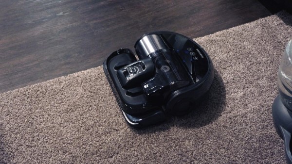 Samsung Powerbot-Roboter-Vakuumbericht gegen Dyson Animal  