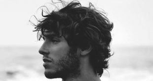 Surfer Hair für Männer - 50 Beach inspirierte Herren Frisuren  