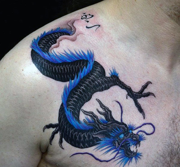 50 kleine Drachen Tattoos für Männer - Feuer atmen Design-Ideen  