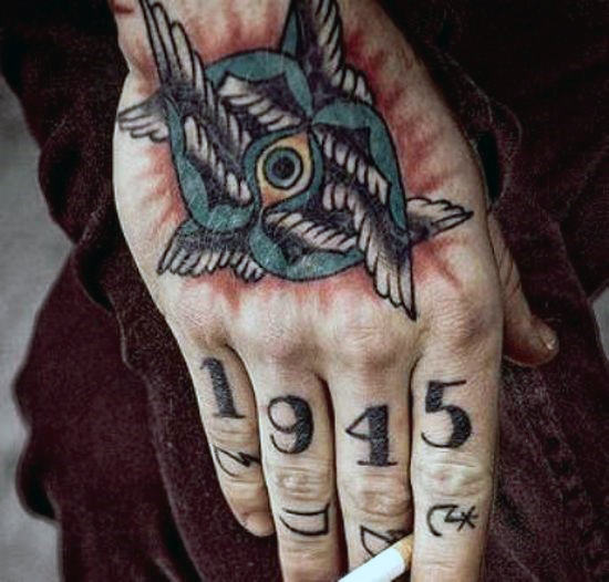 Finger Tattoo Mann